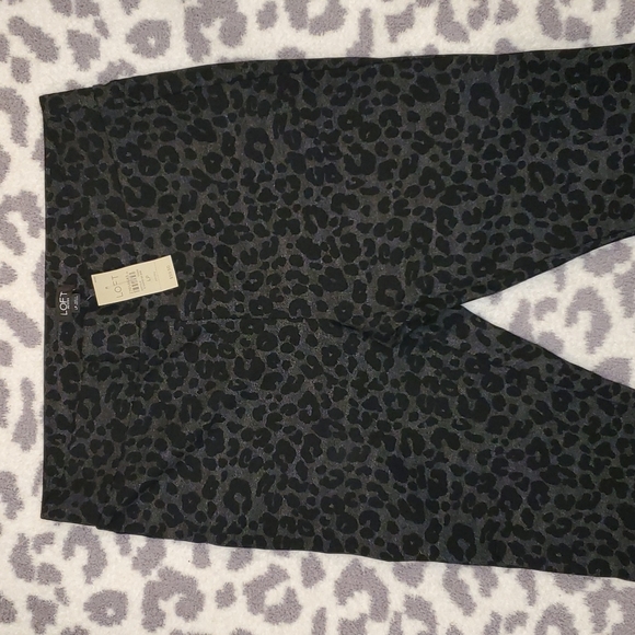 LOFT NWT Grey Leggings with Black Leopard Spots! ❤❤❤ - Picture 3 of 13